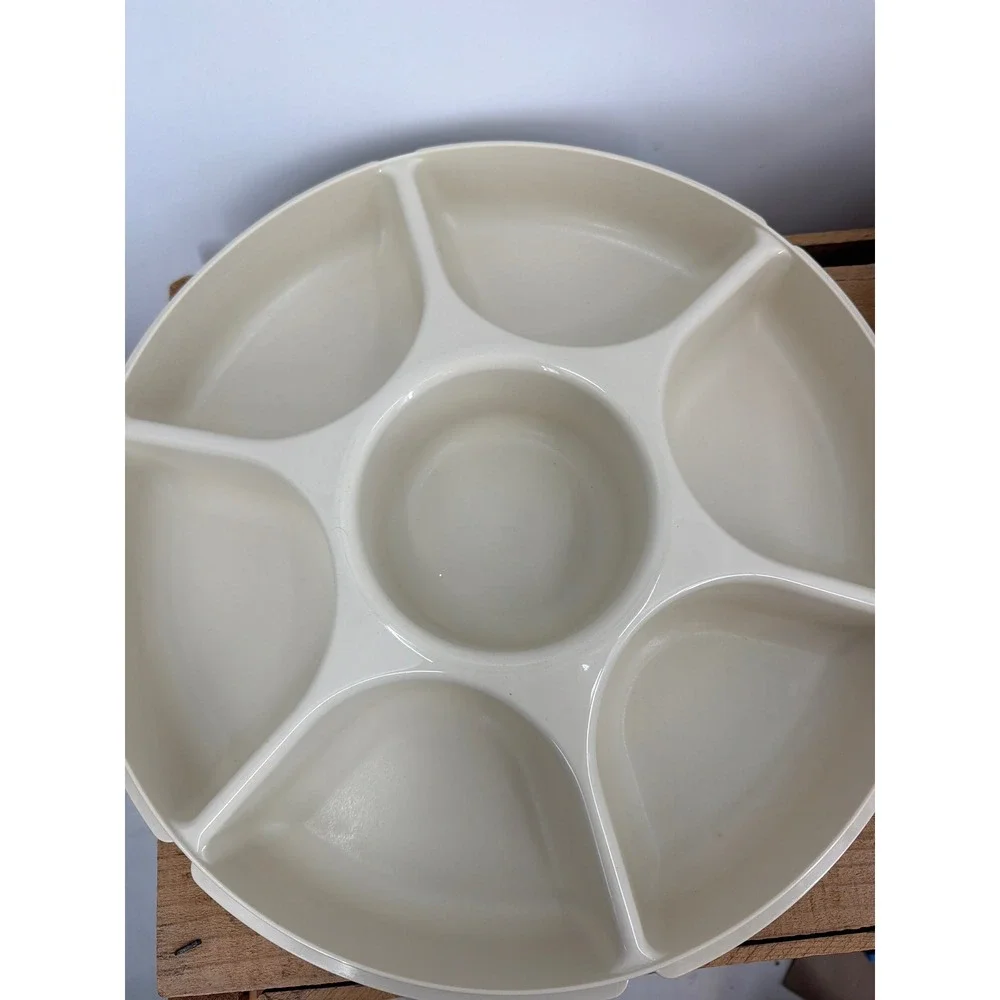 Tupperware Serving Center 1665 1666 Almond Cream 7 Compartment Veggie Tray Lid